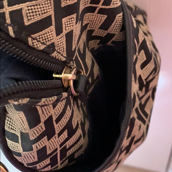🍂Tommy Hilfiger Handbag🍂 - Picture 6 of 8